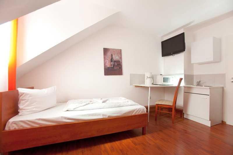 Hotel Jasmin Pforzheim Værelse billede