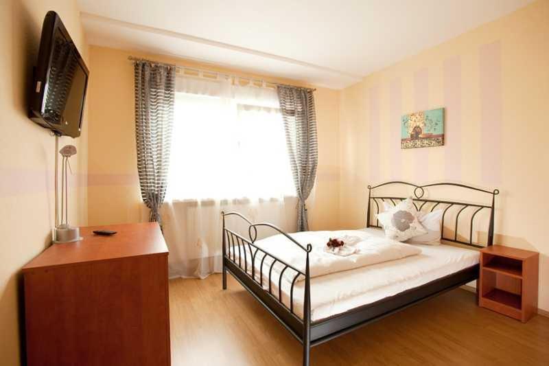Hotel Jasmin Pforzheim Værelse billede